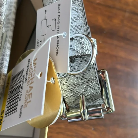 Michael Kors adjustable belt bag - Picture 2 of 6